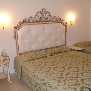 Residenza Due Torri Check In Presso Centrale Vicolo Cattani 7 Bolonha
